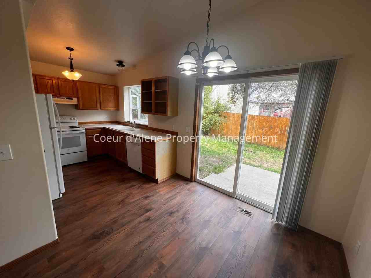 3290 N 11th St - Photo 5 of 15