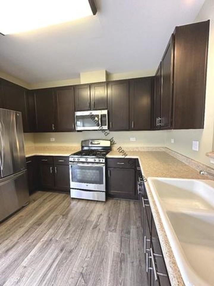 649 Cary Woods Cir - Photo 2 of 36