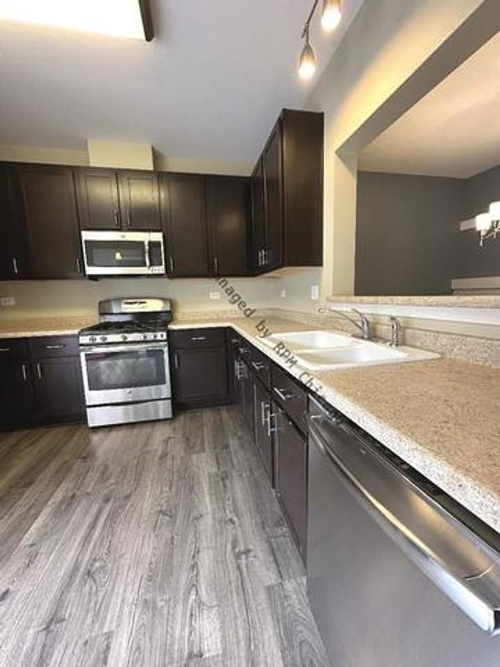 649 Cary Woods Cir - Photo 3 of 36