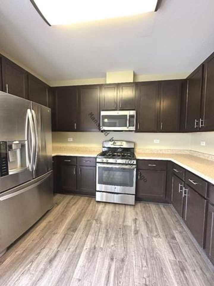 649 Cary Woods Cir - Photo 5 of 36