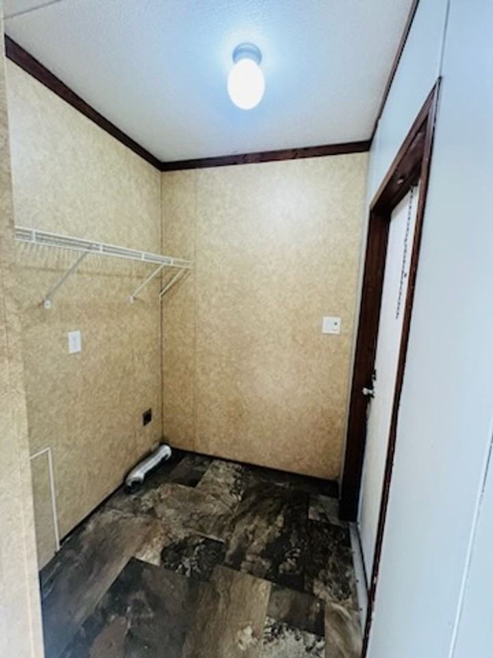 504 W Alabama Ave - Photo 6 of 9