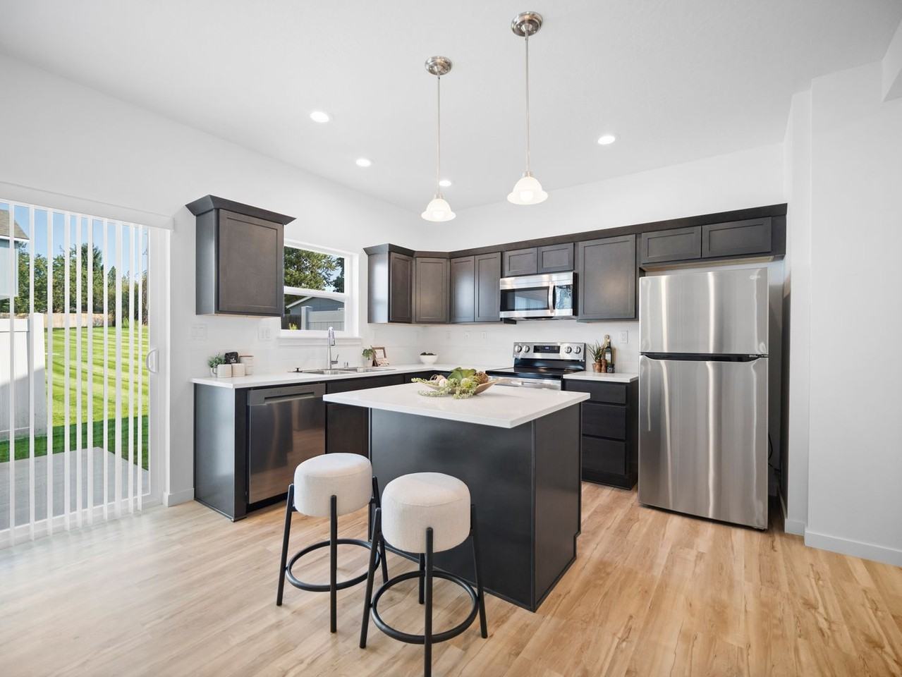 818 E F St #B - Photo 5 of 18