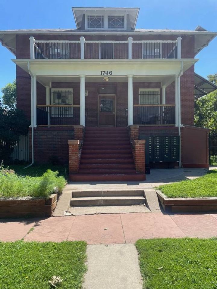1746 N Emerson St - Photo 3 of 7