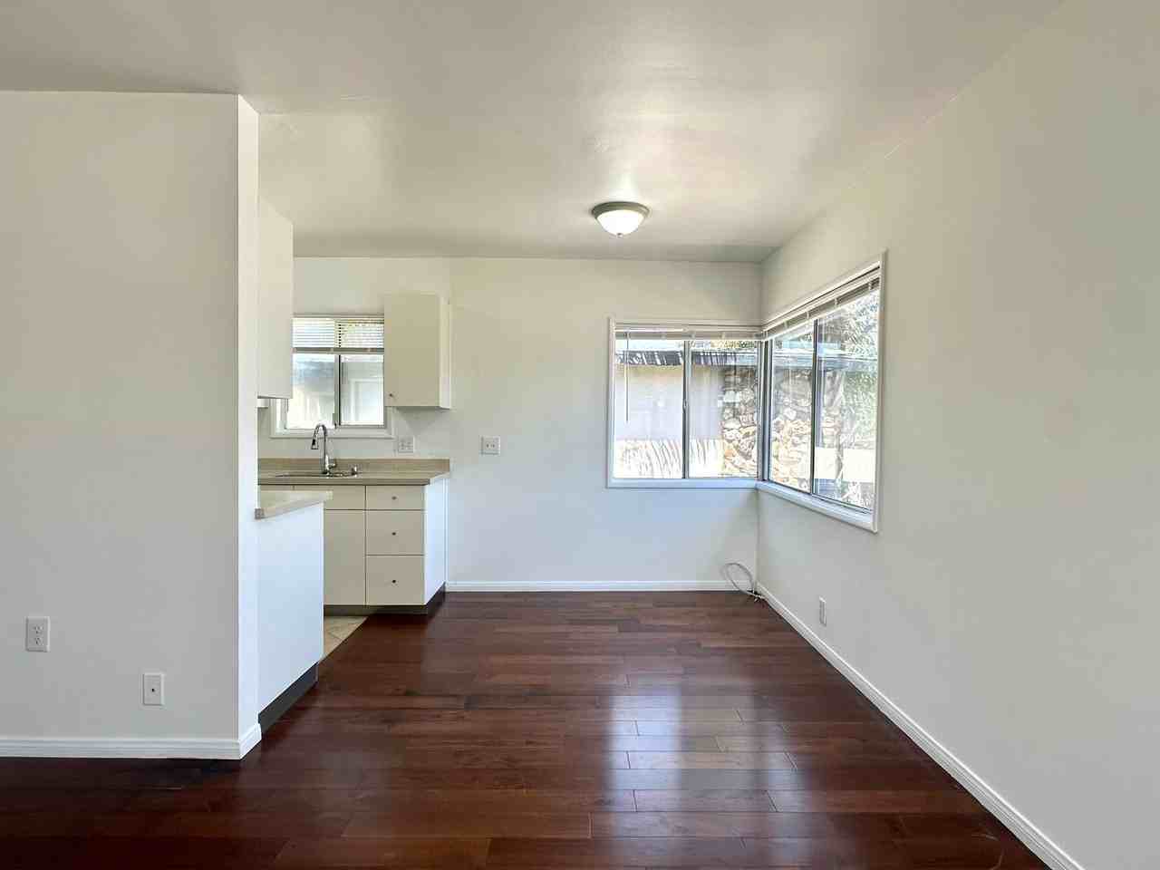 917 N Cedar St - Photo 7 of 25