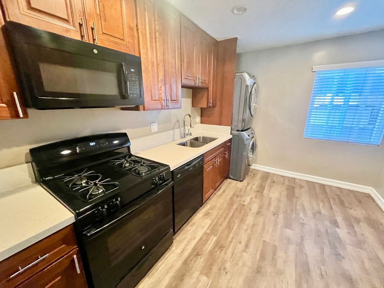 4241 Euclid Ave - Photo 2 of 9