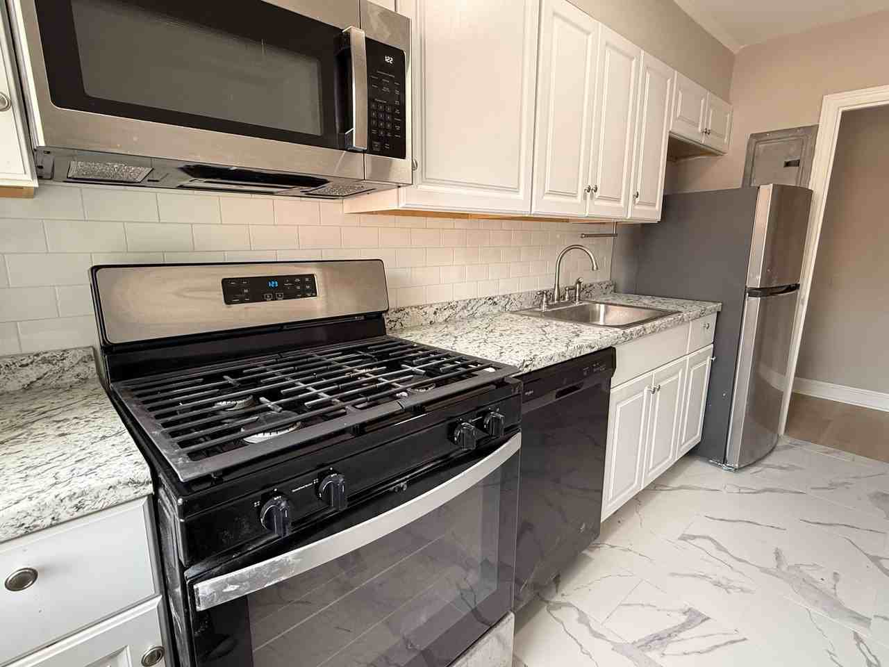 1800 Garrett Rd #305