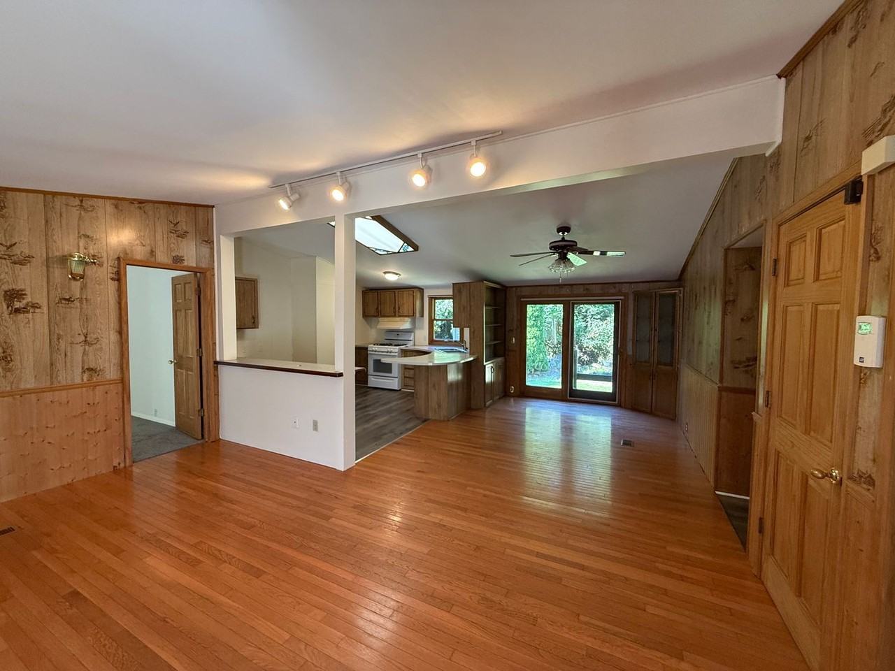 3240 Woodland Dr - Photo 3 of 31