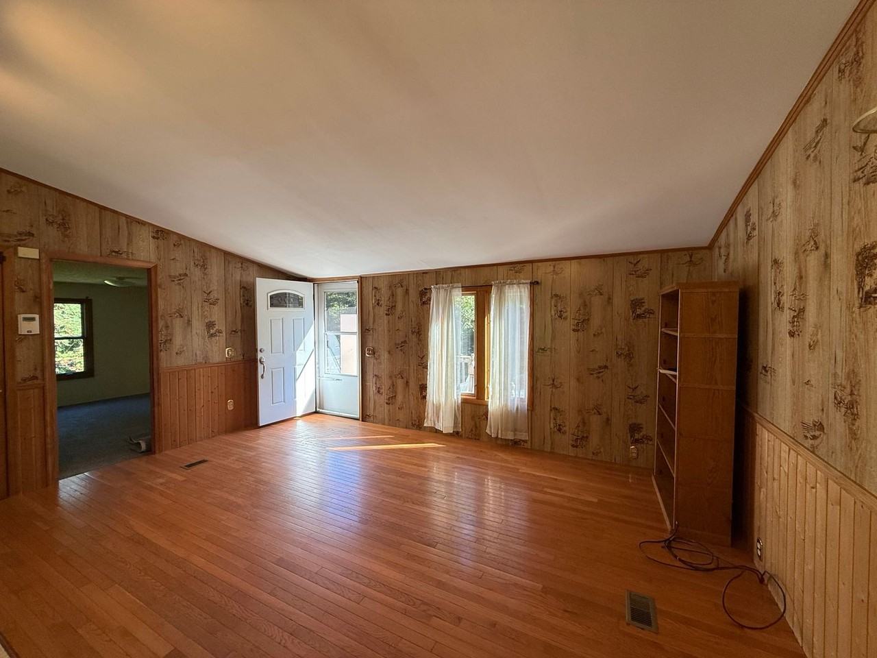 3240 Woodland Dr - Photo 4 of 31