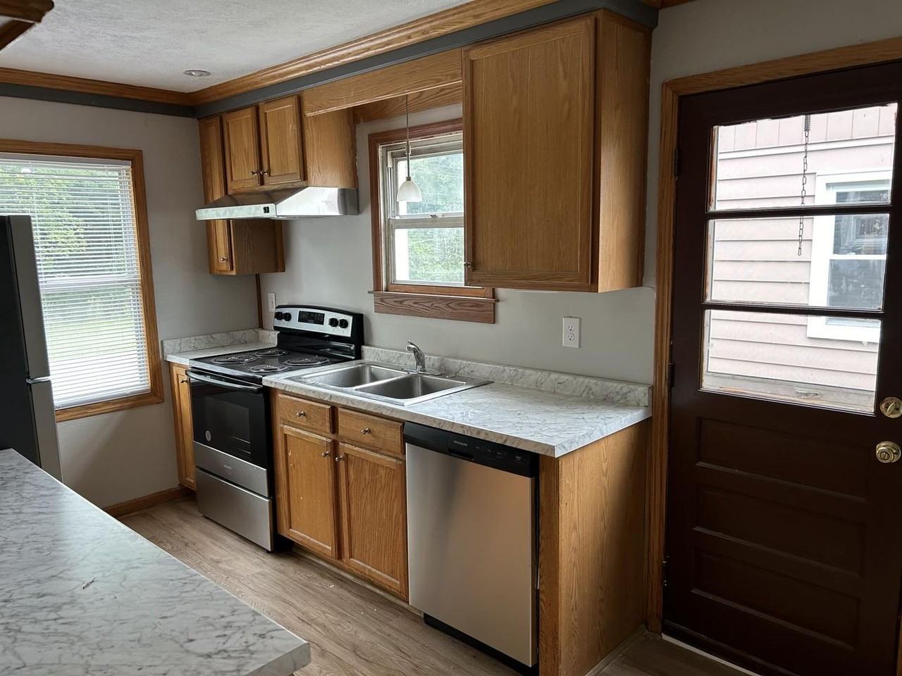 526 Edgemont Rd - Photo 4 of 13