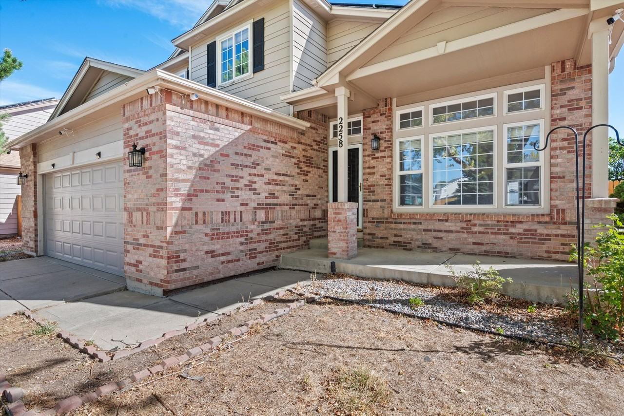 2258 S Gibralter Way - Photo 2 of 33