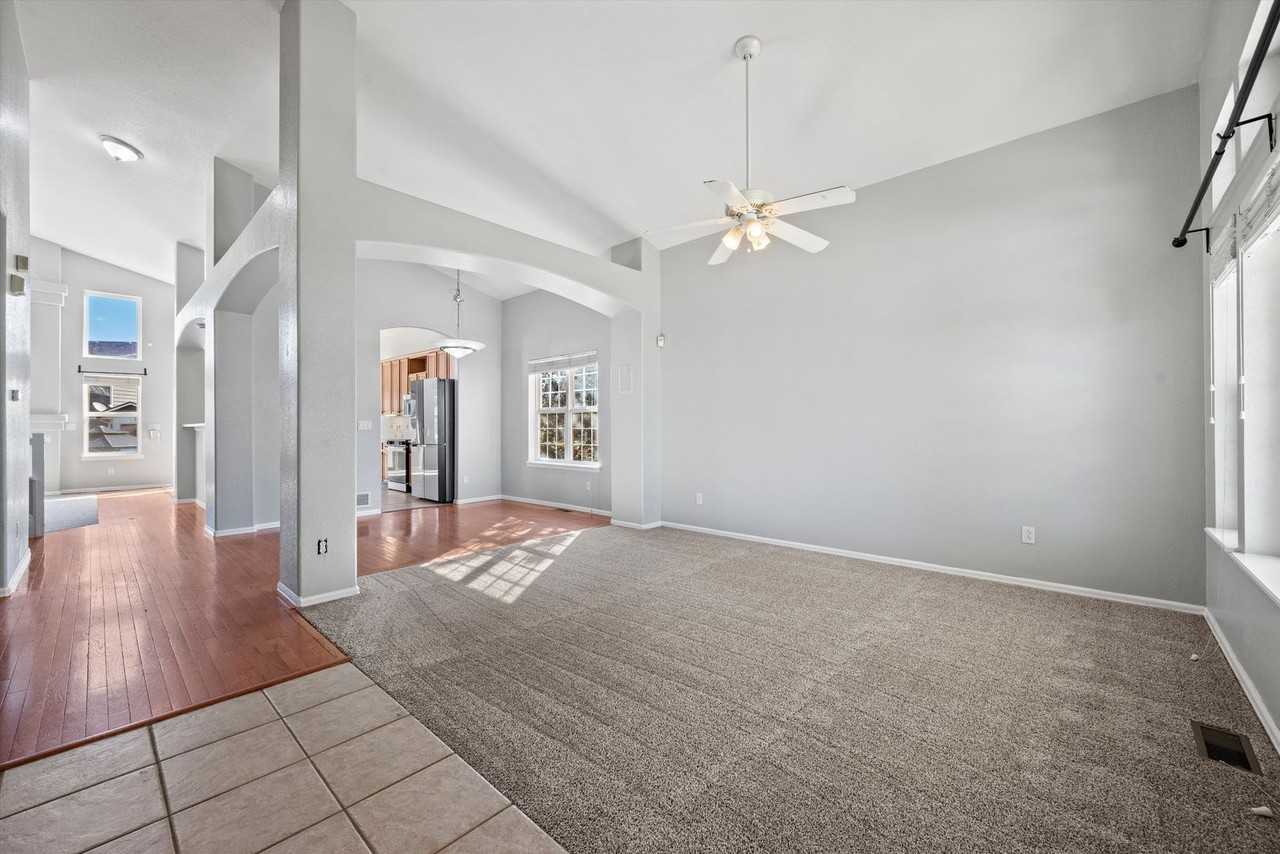 2258 S Gibralter Way - Photo 3 of 33