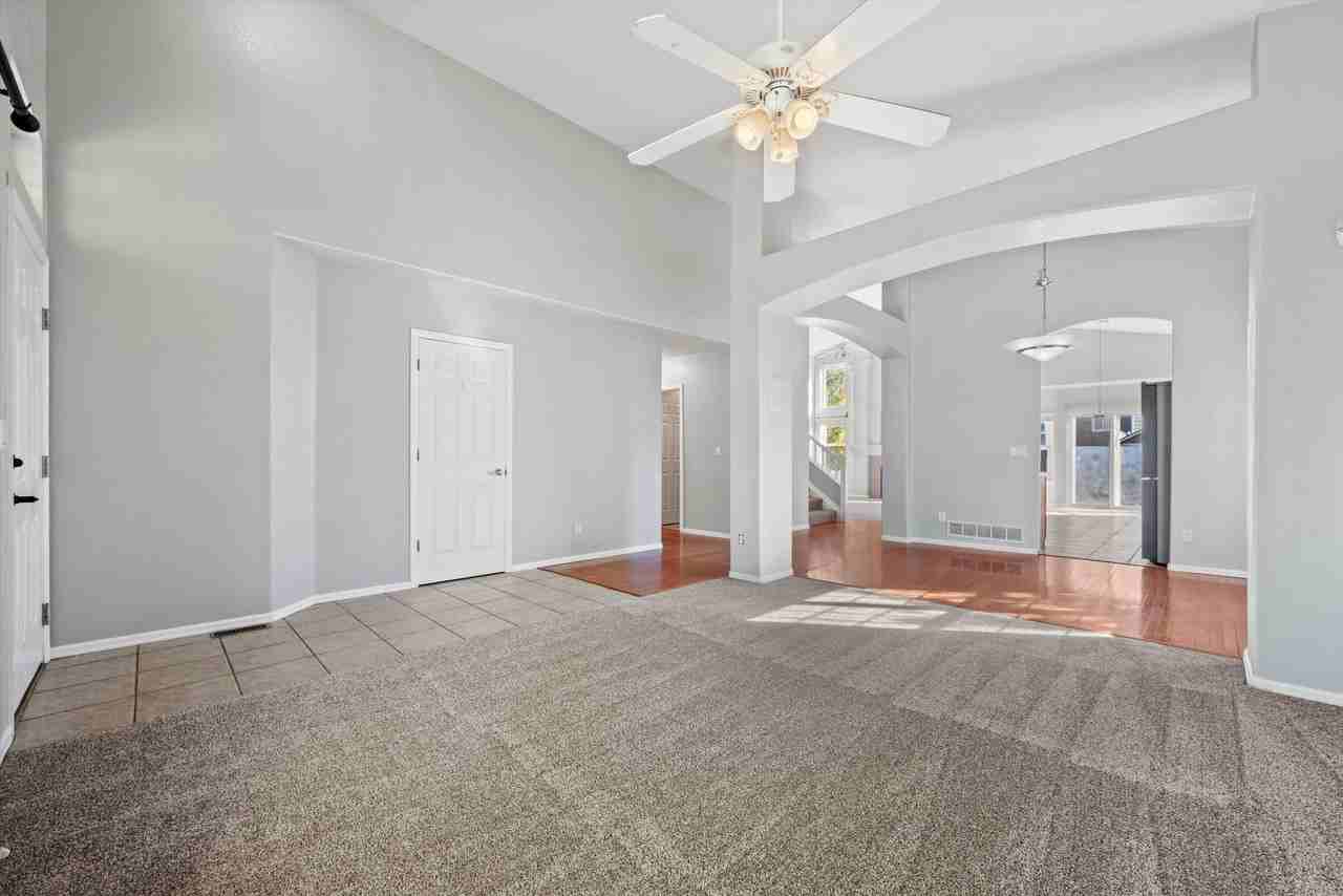 2258 S Gibralter Way - Photo 4 of 33