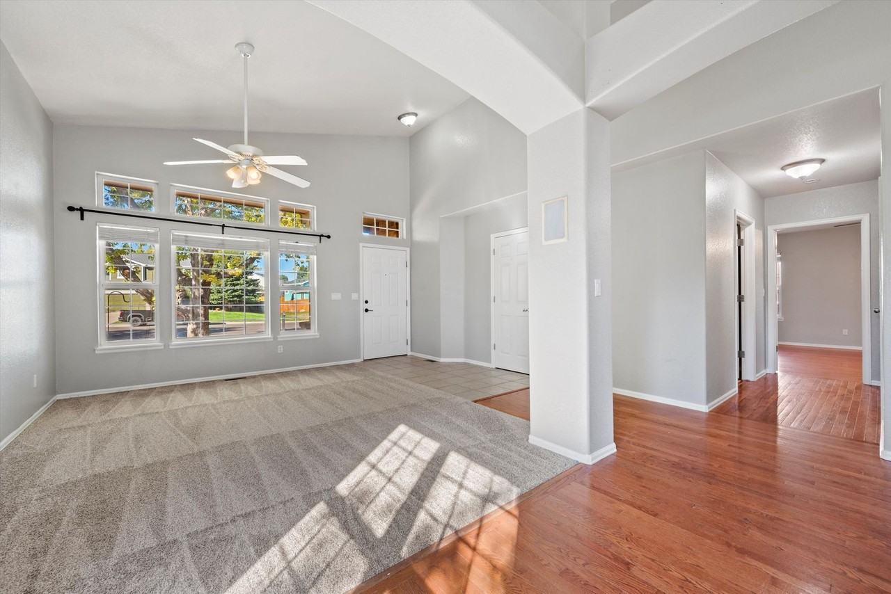 2258 S Gibralter Way - Photo 5 of 33