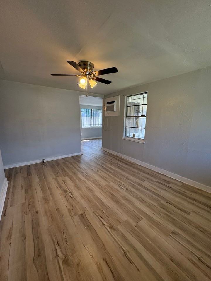 3023 Oak Forest Ln - Photo 2 of 12