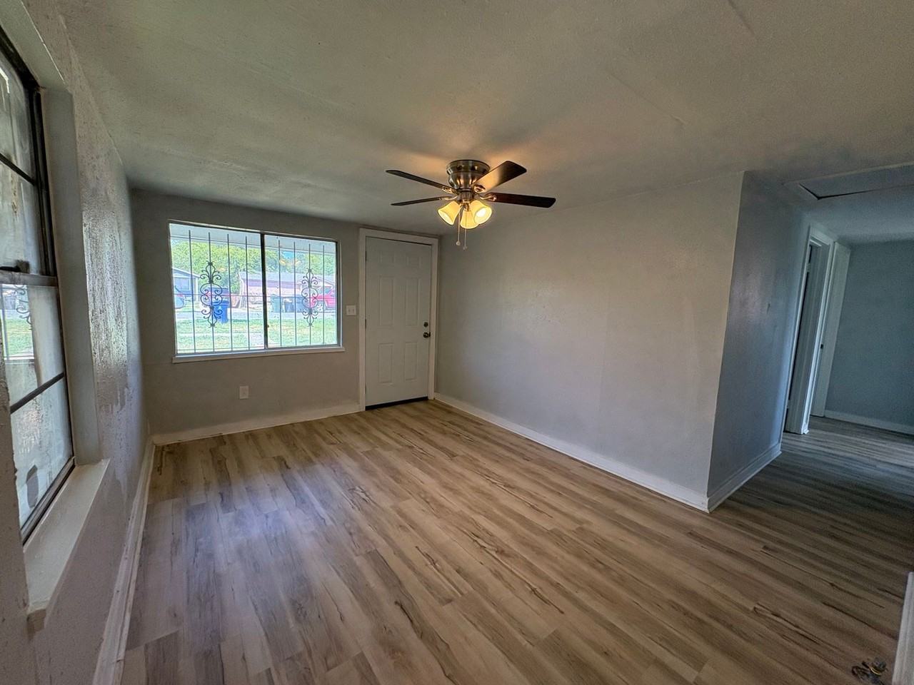 3023 Oak Forest Ln - Photo 3 of 12