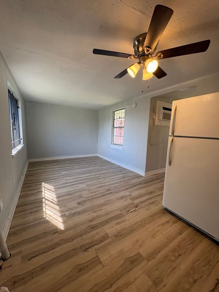 3023 Oak Forest Ln - Photo 5 of 12