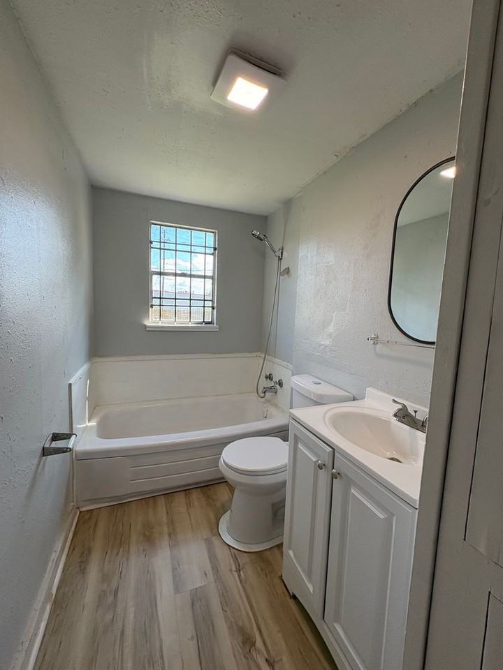 3023 Oak Forest Ln - Photo 6 of 12