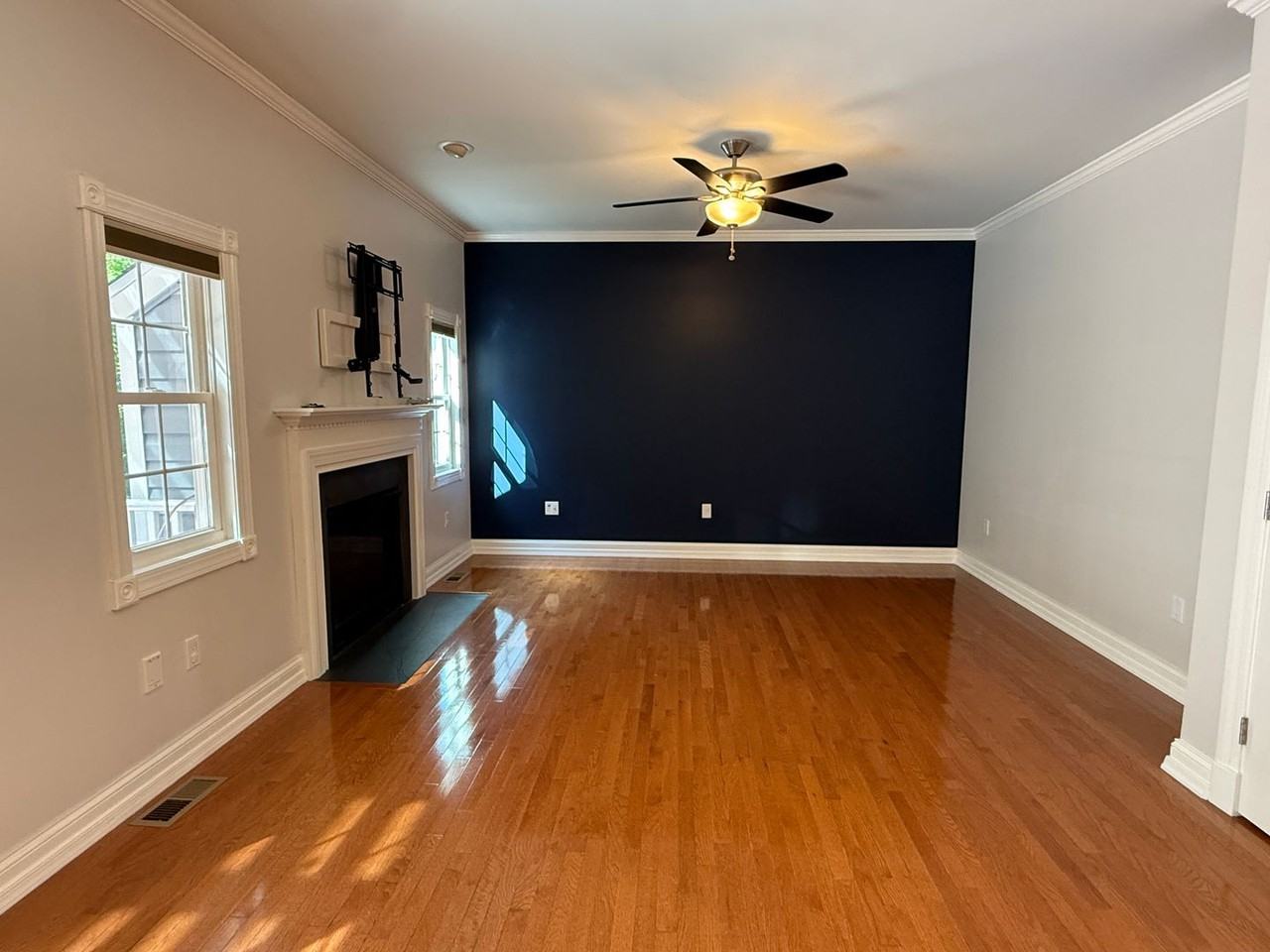 8915 Whitecliff Ln - Photo 4 of 37