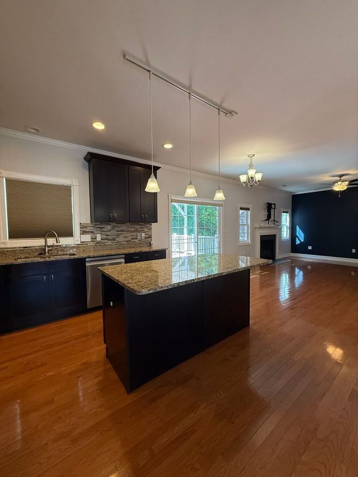 8915 Whitecliff Ln - Photo 5 of 37
