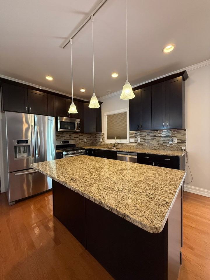 8915 Whitecliff Ln - Photo 6 of 37