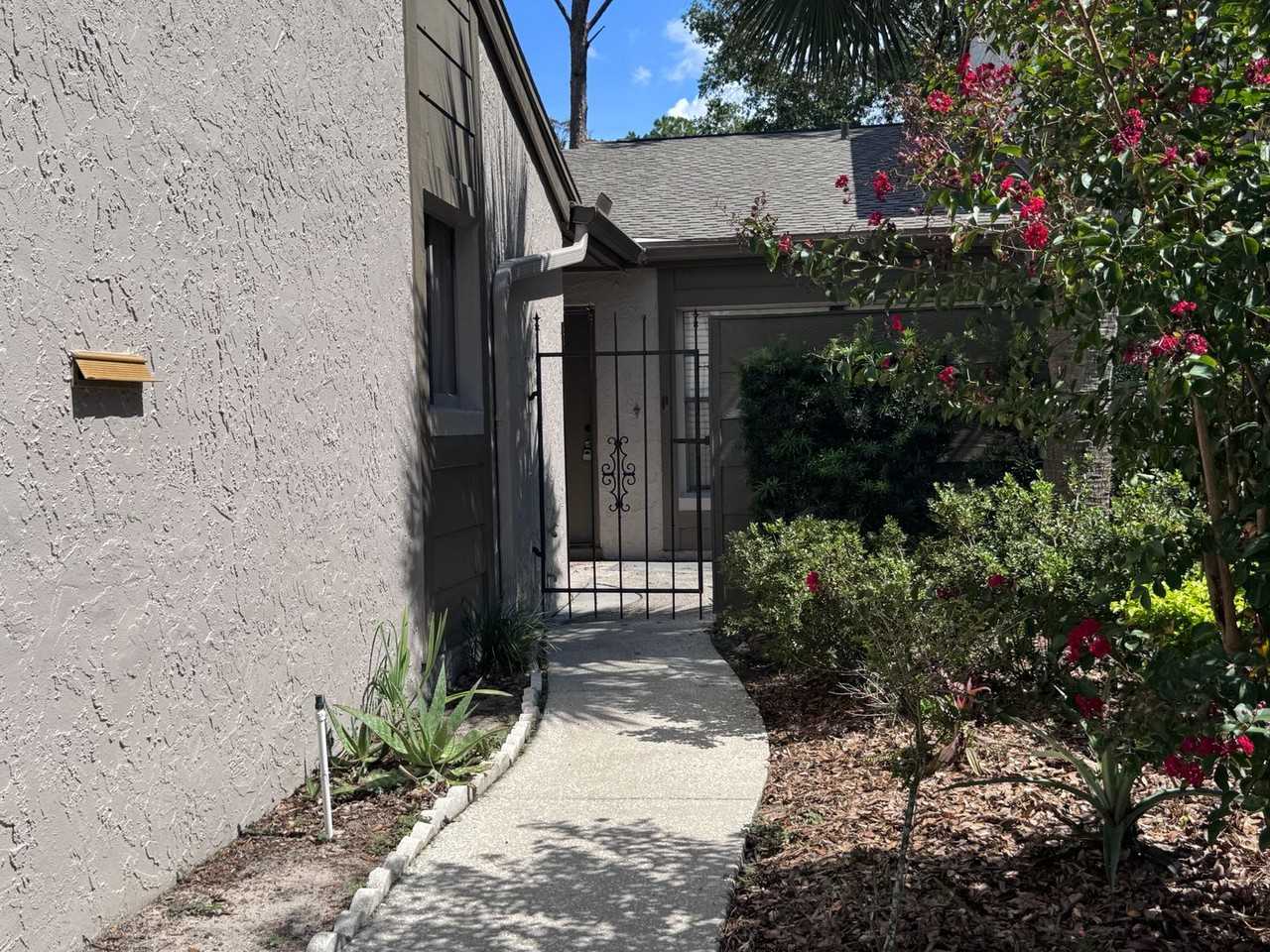152 Carolwood Blvd - Photo 3 of 42