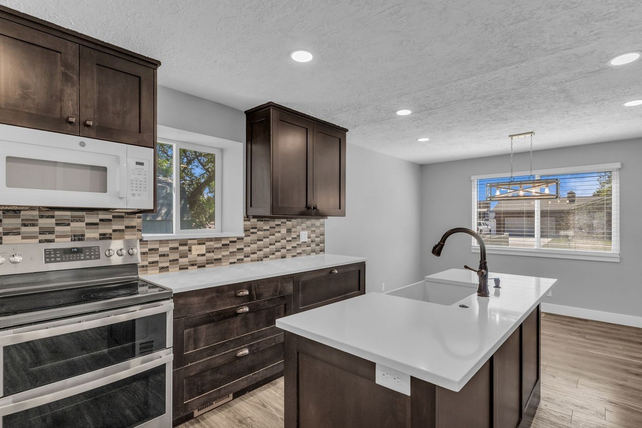 4436 S 1620 W - Photo 3 of 33