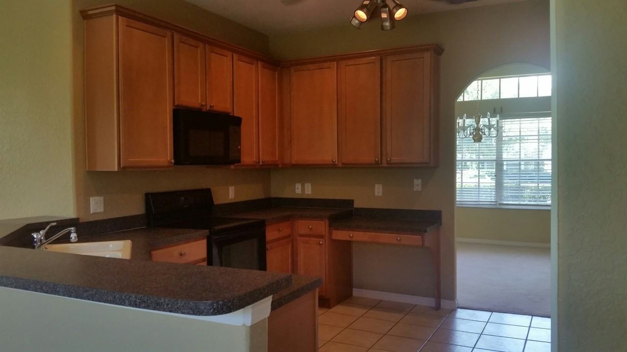350 Lake Amberleigh Dr - Photo 6 of 16