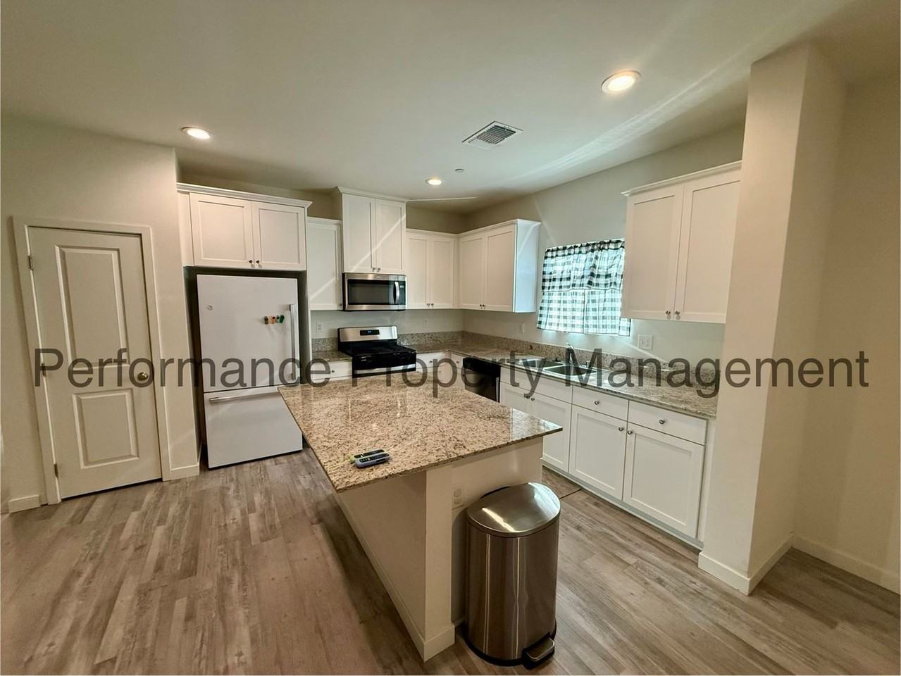 6500 Rugby Ct - Photo 5 of 21