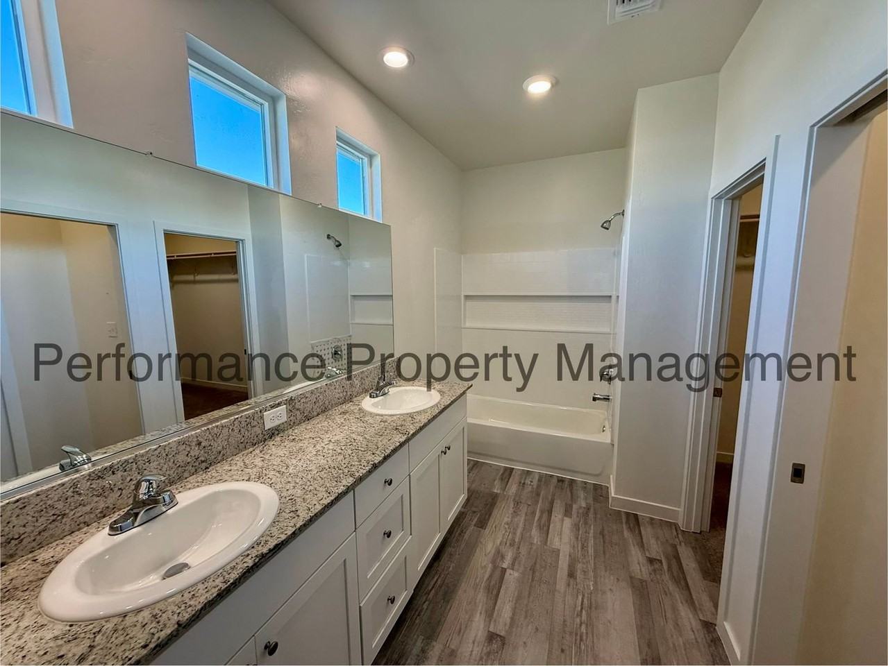 6500 Rugby Ct - Photo 7 of 21