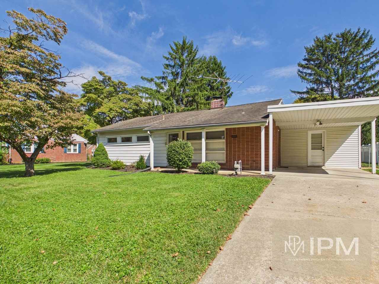 521 S Russell St - Photo 2 of 14