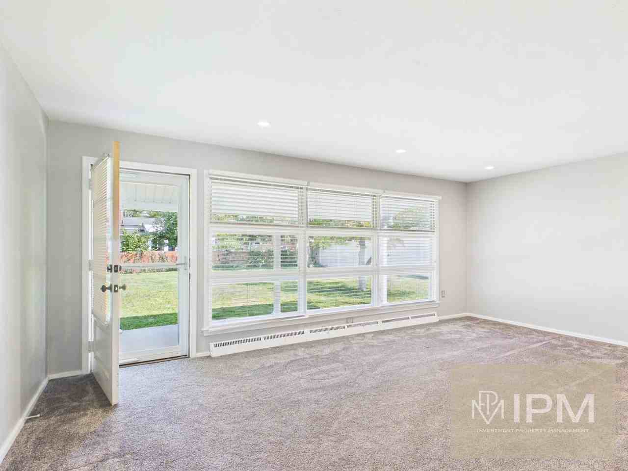 521 S Russell St - Photo 7 of 14