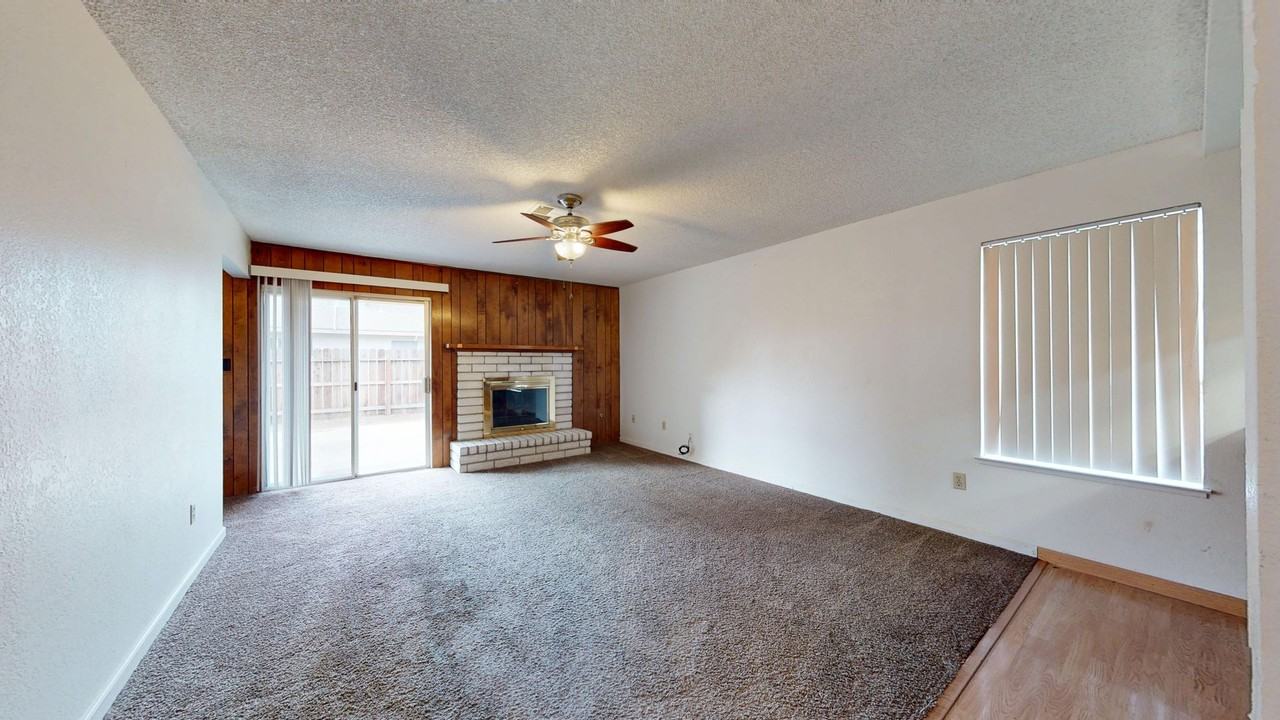 912 Pennington Pl - Photo 2 of 12