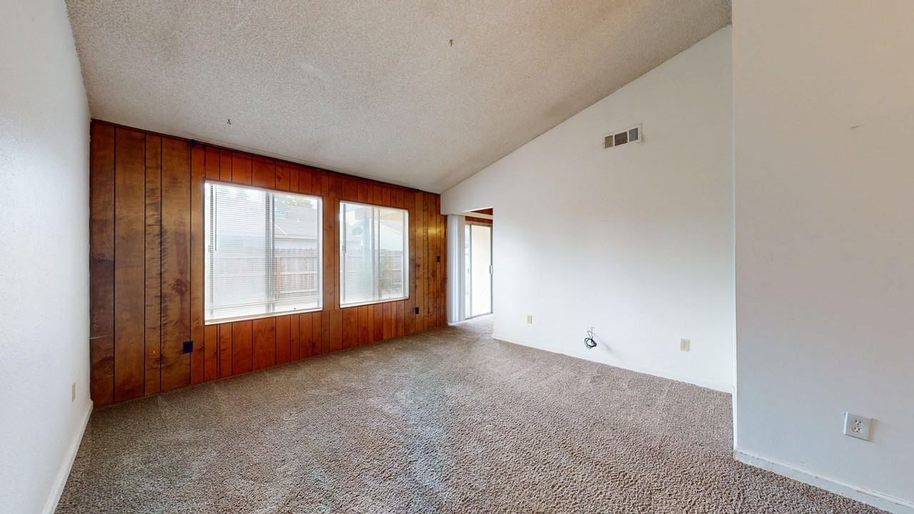 912 Pennington Pl - Photo 3 of 12