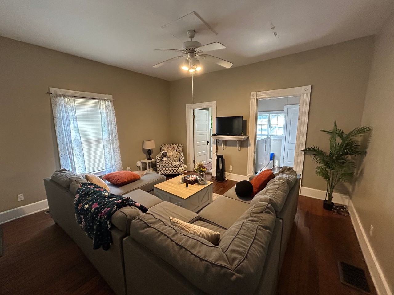 330 Oldham Ave - Photo 2 of 13