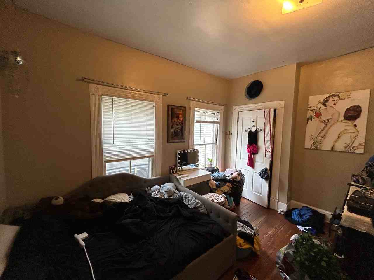 330 Oldham Ave - Photo 5 of 13