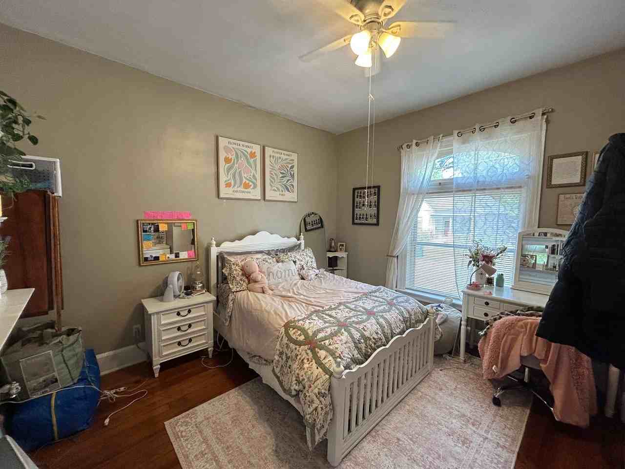 330 Oldham Ave - Photo 6 of 13