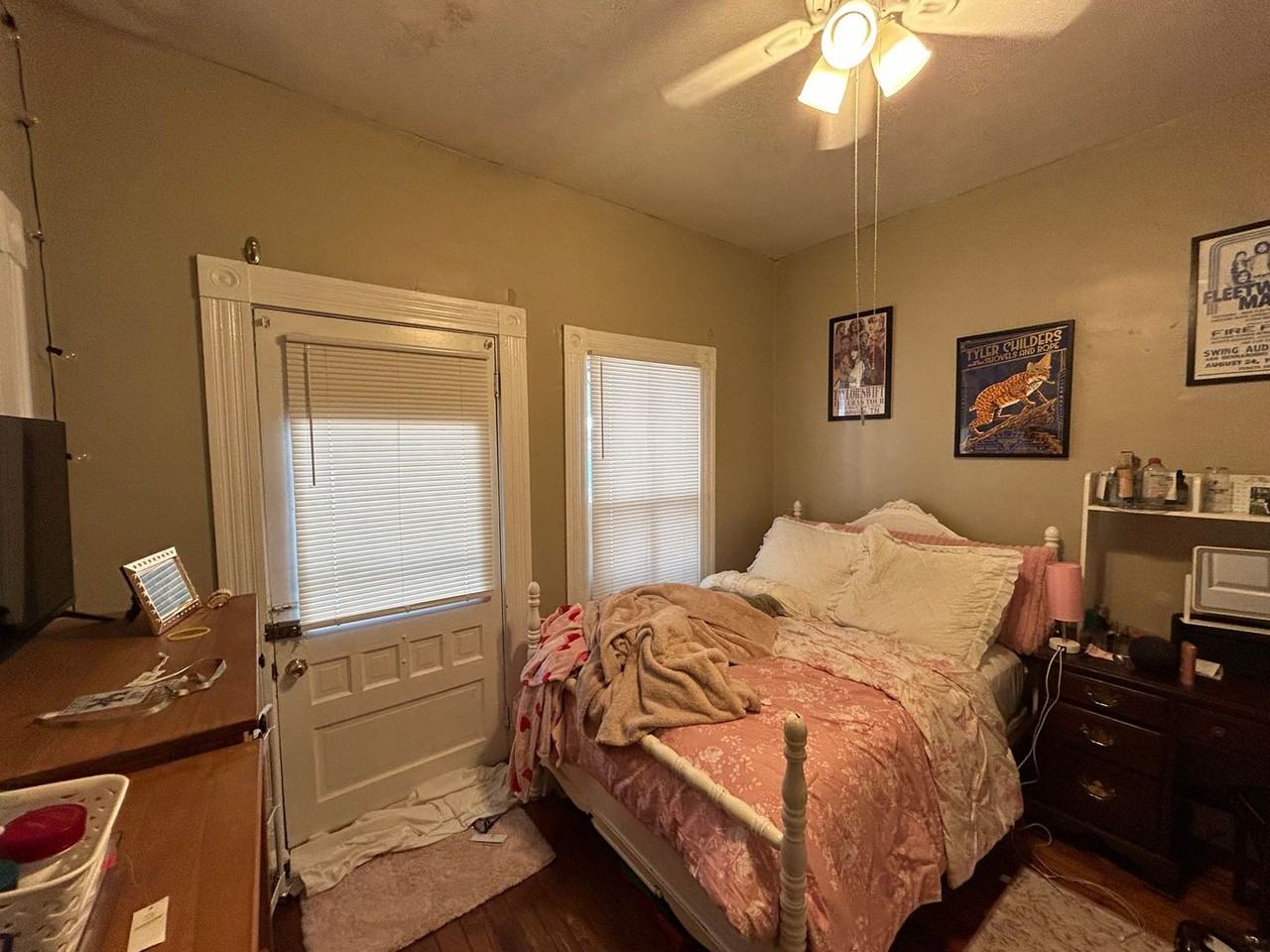 330 Oldham Ave - Photo 7 of 13