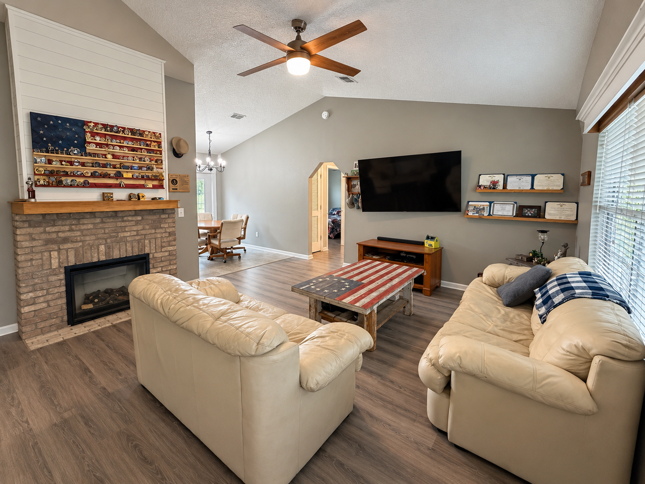 663 Dallas Cir - Photo 4 of 22