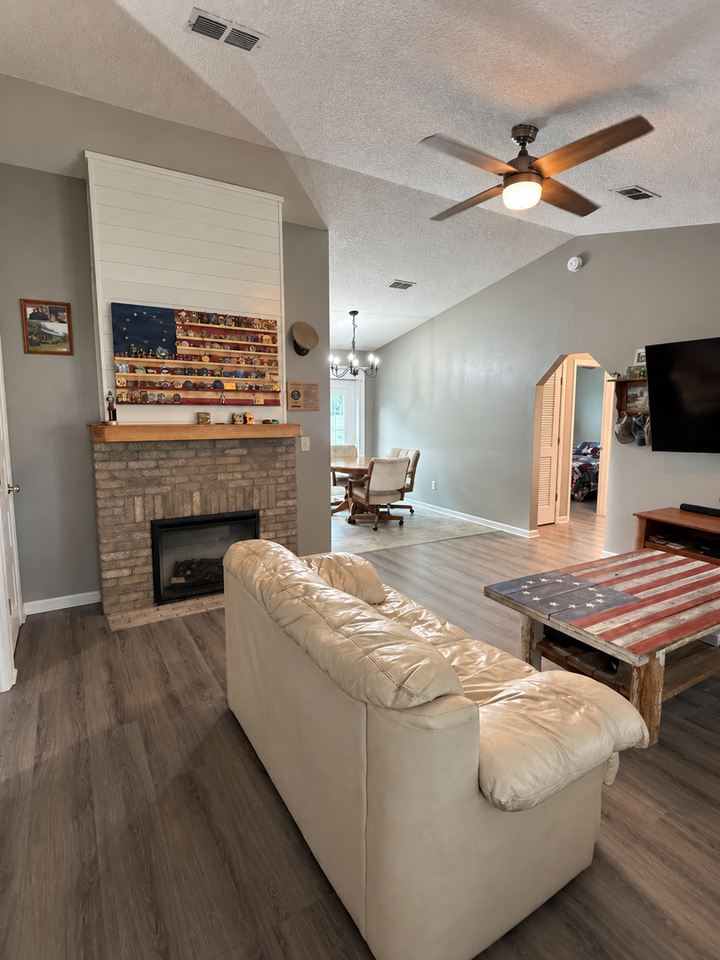 663 Dallas Cir - Photo 6 of 22