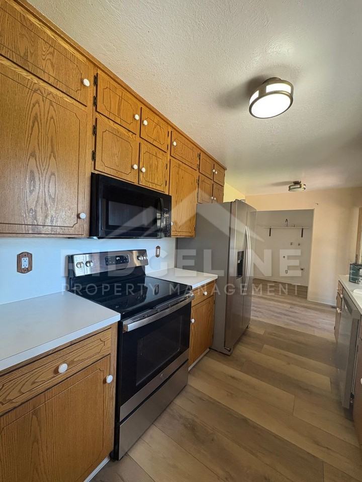 1654 Garfield St - Photo 4 of 13