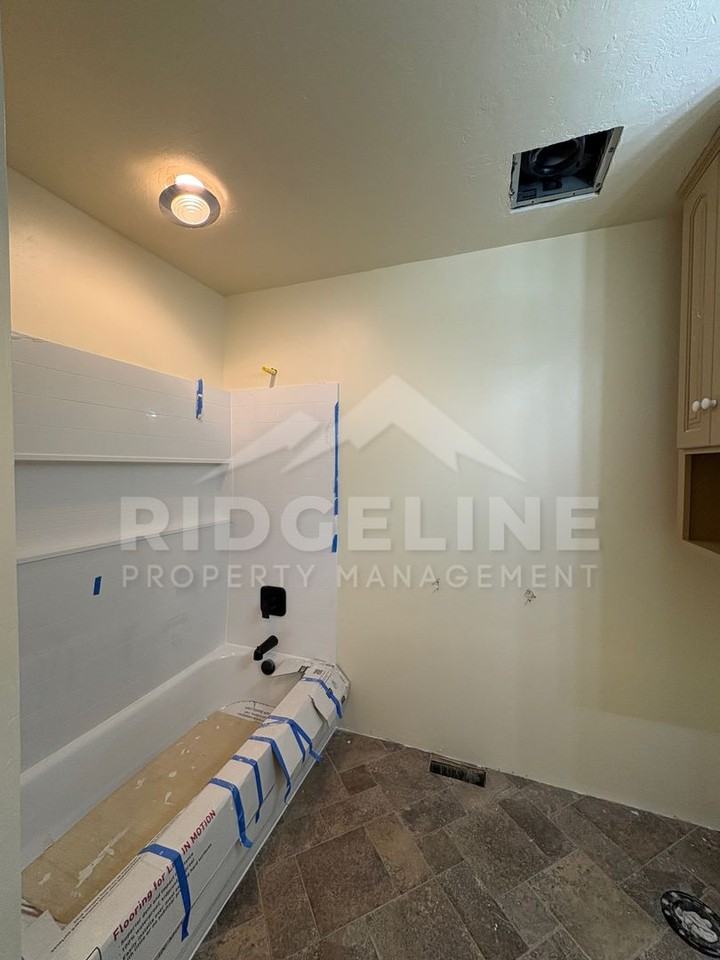1654 Garfield St - Photo 6 of 13