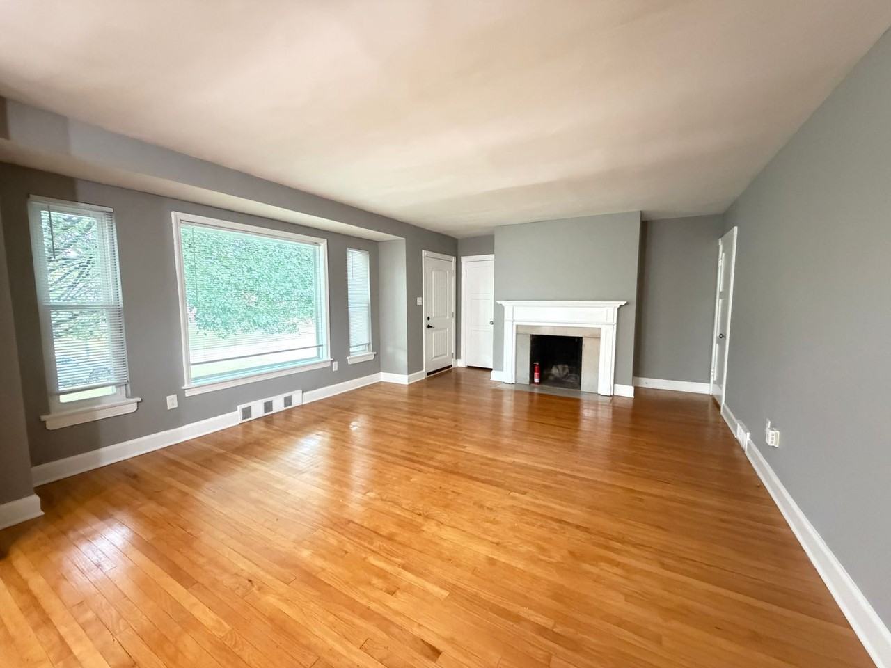 2521 Wendell Ave - Photo 2 of 28
