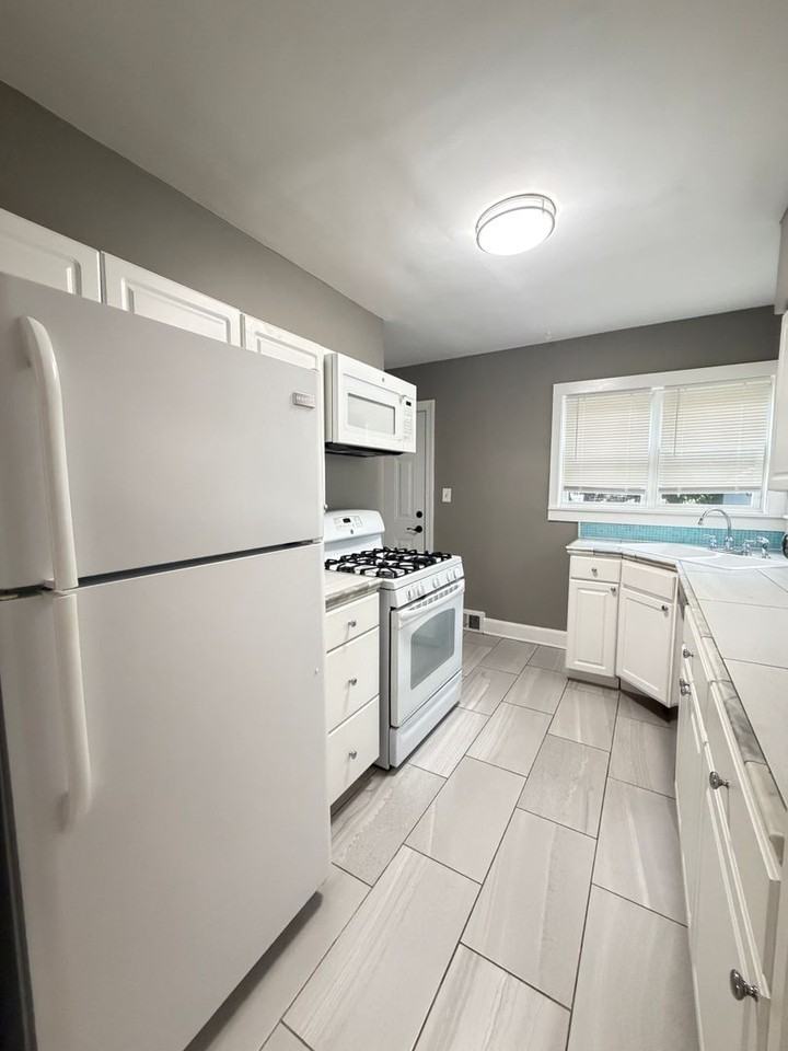 2521 Wendell Ave - Photo 5 of 28