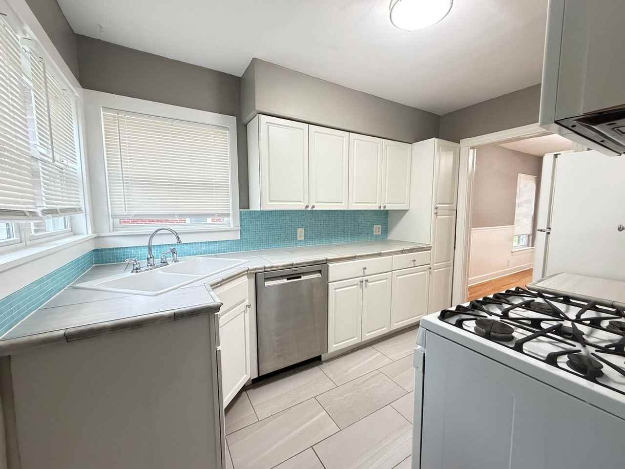 2521 Wendell Ave - Photo 6 of 28