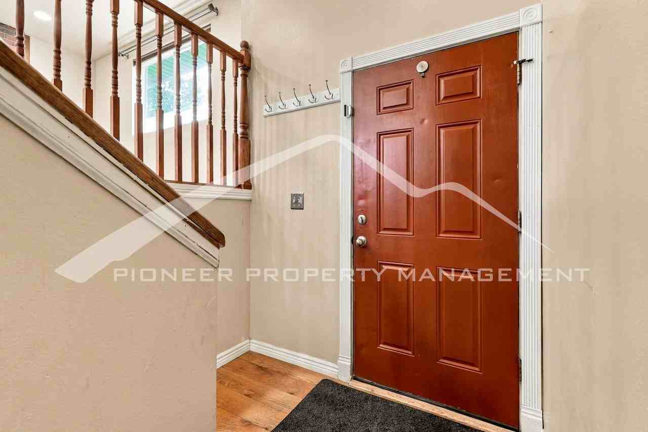 229 Florence Ave - Photo 3 of 31