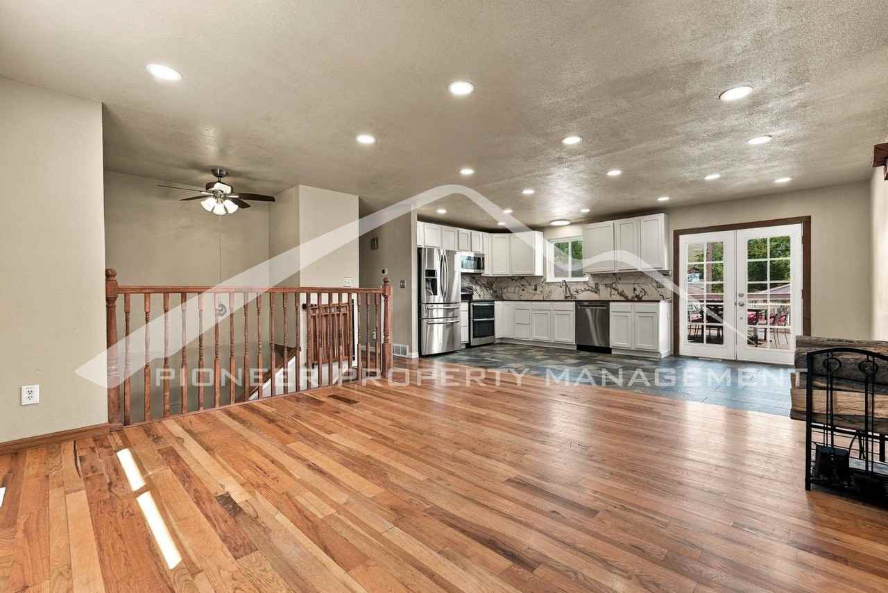 229 Florence Ave - Photo 5 of 31