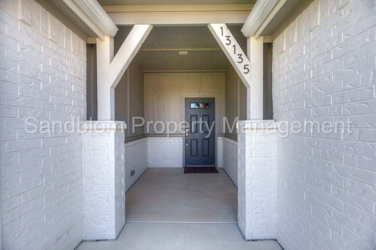 13135 S 72nd East Ave - Photo 2 of 30