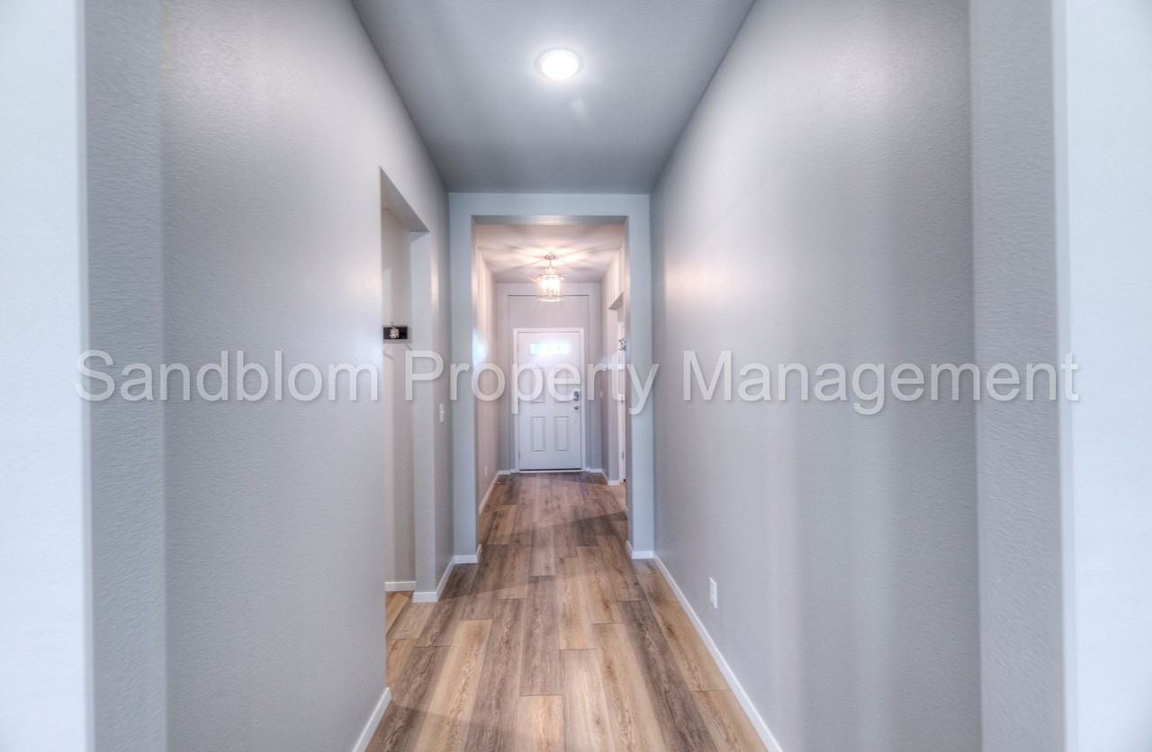 13135 S 72nd East Ave - Photo 3 of 30