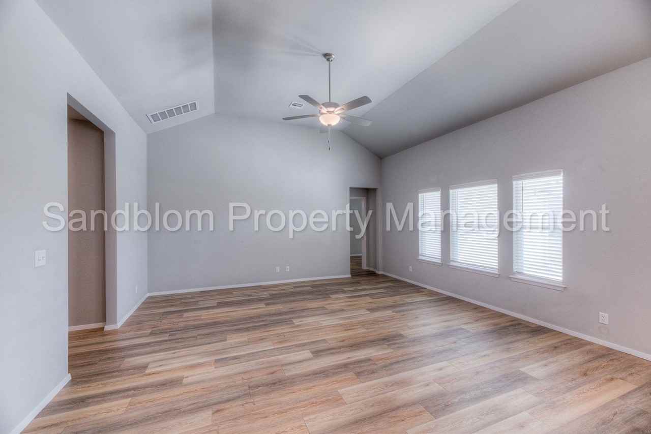 13135 S 72nd East Ave - Photo 5 of 30