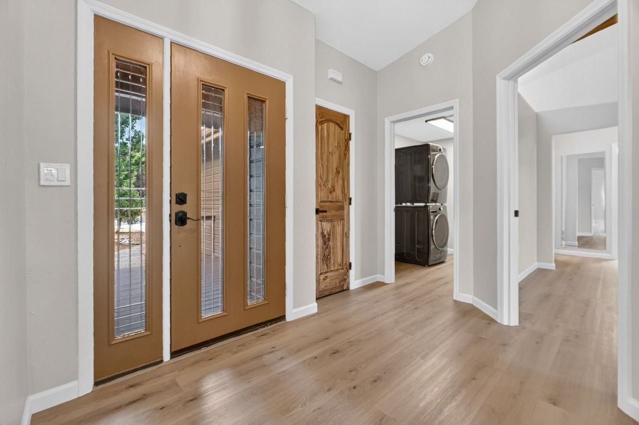 546 Deer Horn Ct - Photo 3 of 30